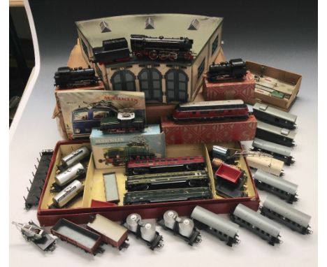 Marklin HO gauge including 3005 2-6-2 Locomotive and eight wheel tender, no Da800/23014, black and red livery;  3021 Diesel E