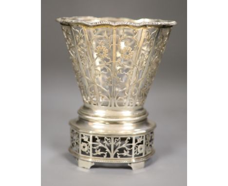 A George V pierced silver vase with glass liner, William Comyns, London, 1910, height 16.8cm, 10.5oz.