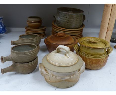 Assorted Winchcombe studio pottery