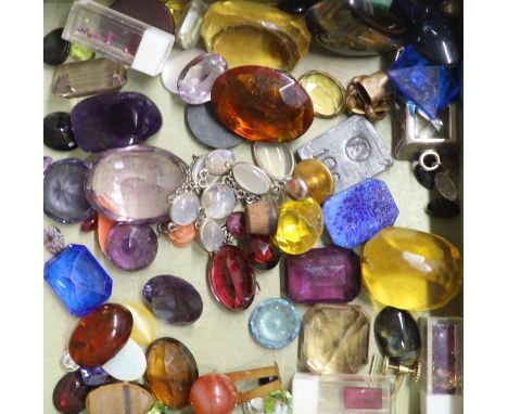 A quantity of mainly assorted loose cut and cabochon gemstones including amethyst, citrine, opal, cat's eye and a oval cut re