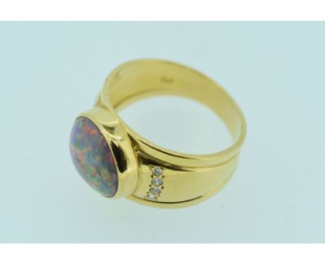 18CT YELLOW GOLD OPAL &amp; DIAMOND RING featuring one solid opal with eight round brilliant cut diamonds (0.08ct TDW)