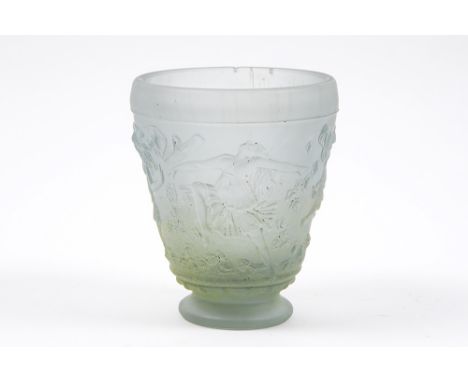 illegibly signed glass Art Deco vase with a frieze with dancing women || Onleesbaar getekend Art Deco-vaas in dik gesatineerd