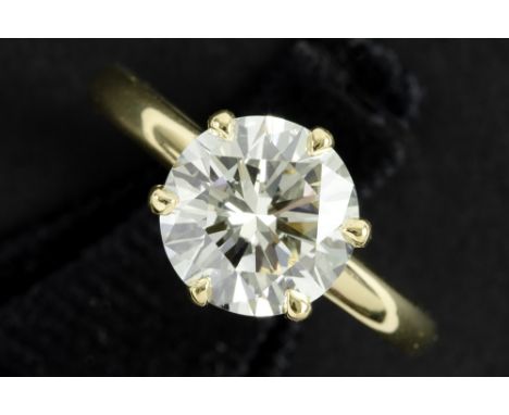 a 2,33 carat quality brilliant cut diamond (L/M - Vs) set in a classic ring in yellow gold (18 carat) || Solitaire kwaliteits