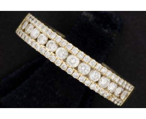 ring in yellow gold (18 carat) with ca 0,60 carat of very high quality brilliant cut diamonds || Ring in geelgoud (18 karaat)