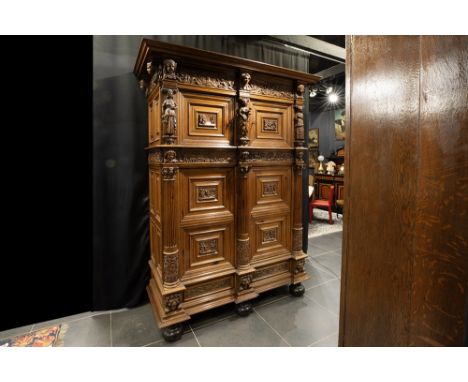 superb 17th Cent. Flemish cupboard in oak with particularly fine and richly decorated ornamentation with fluted columns, frie