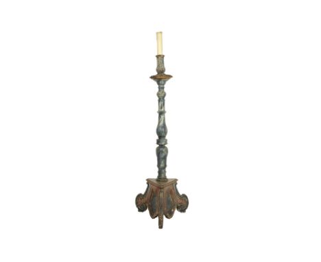quite big 19th Cent. Italian candlestick in polychromed wood || Vrij grote negentiende eeuwse Italiaanse kandelaar in gepolyc