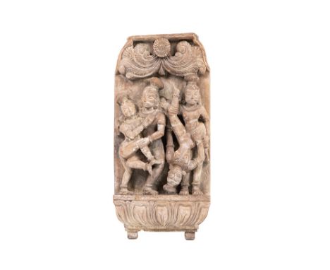 Indian architectural sculpture in wood with a erotic theme || Indisch architecturaal element in hout met erotische voorstelli
