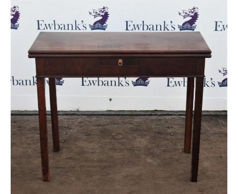 Georgian mahogany gate leg table, with folding top, frieze drawer, on square legs, 74.5cm high x 91cm wide x 40cm deep