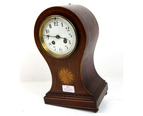 Edwardian mahogany satinwood inlaid mantle clock, white enamel dial with Arabic numeral chapter ring, with pendulum, 31cm hig