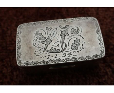 Silver rectangular snuff box with engraved detail 