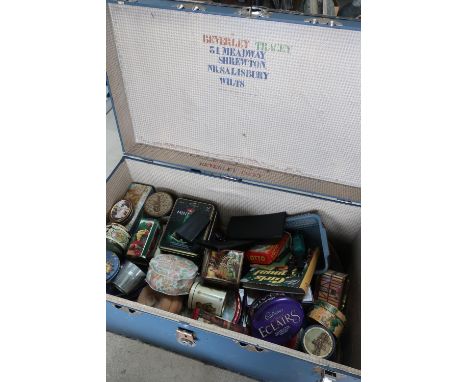 Large travelling trunk containing a quantity of various assorted tins and other collectable items 