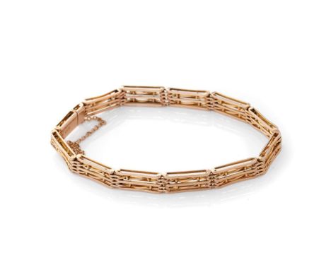 9ct gold early 20th century gate bracelet, 12.9 grams, with safety chain.  