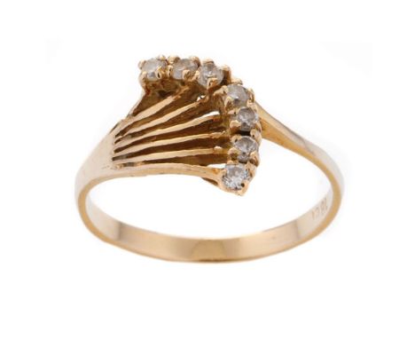 18ct gold ring with CZs and ornate shoulder in the form of a bouquet of flowers, 2.5 grams, size Q.  