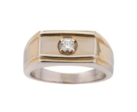 9ct white gold single stone set diamond ring, with yellow gold accenting.  Stone measures 20/ 25 points.  Weight 9.7g, ring s