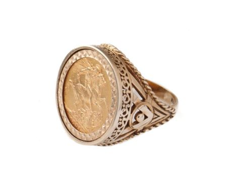 FULL sovereign ring, loose mounted in a 9ct gold hallmarked ring mount.  Ring size W.  Gross weight 16.4g.  