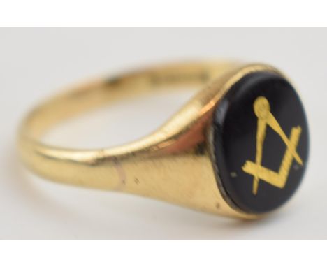 9ct gold ring, with masonic decoration to central onyx, 4.4 grams, size Y.  