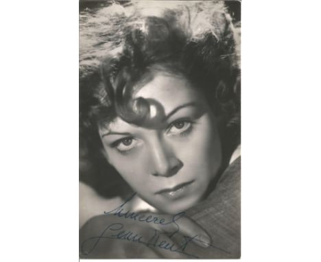 Jean Kent signed 6x4 black and white vintage photo. Jean Kent 29 June 1921 ? 30 November 2013, was an English film and televi