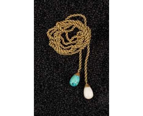 Lange Kette mit Opal und Türkis-Tropfenca. 1960/70er JahreL. ca. 125 cm585 Gelbgold-Kordelkette mit zwei Tropfenanhängern. Ei