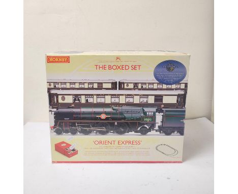Hornby Railways. 00 Guage R1038 "Orient Express" Containing A-6-2 BR Merchant Navy Class Locomotive, and Pullman First Class 