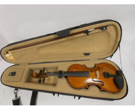 3/4 length students violin in fitted case and bow. 