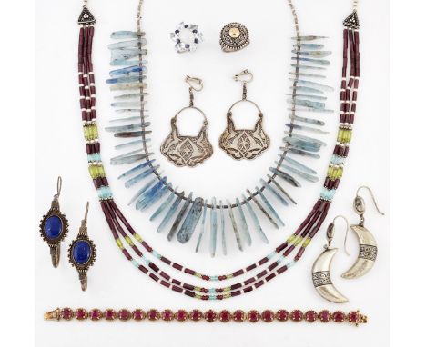 A GROUP OF JEWELLERY, including A KYANITE FRINGE NECKLACE, 42cm long; A GARNET, AQUAMARINE, PERIDOT AND CULTURED PEARL BEAD N