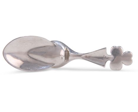 AN ELIZABETH II SILVER CADDY SPOON,&nbsp;by C C, London 2001, of unusual design with 'clubs' terminal. 8.2cm long
