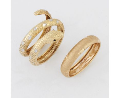 TWO 9 CARAT GOLD RINGS, including A BI-COLOUR SNAKE RING, with black enamel eyes and yellow and white textured scales, hallma