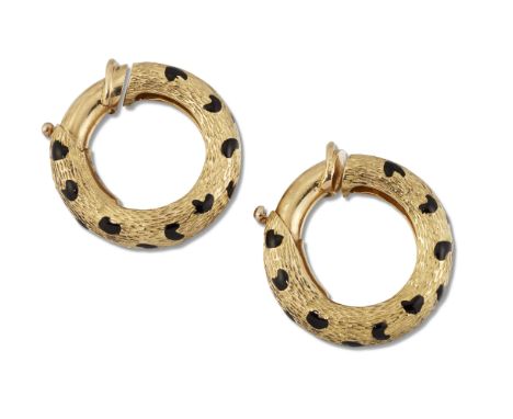 KUTCHINSKY - A PAIR OF 18 CARAT GOLD AND ENAMEL HOOP CLIP EARRINGS, textured with black enamel spots. Maker's mark, hallmarke