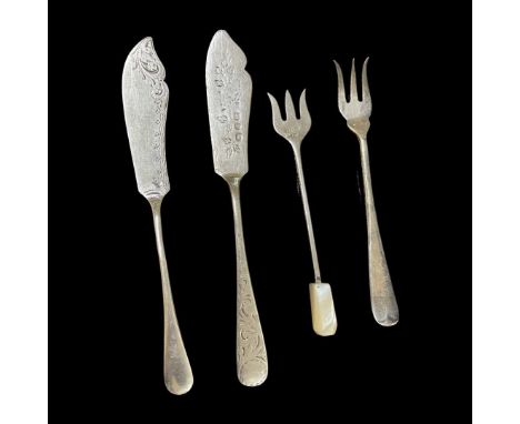 Mixed lot of two silver butter knives and two pickle forks (4). Mixed dates and makers. 47 g. Bright cut butter knife, Birmin