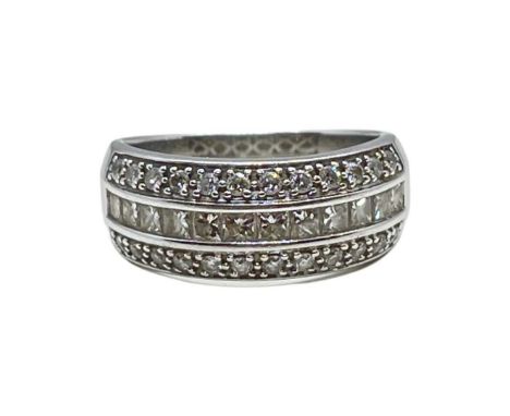 18ct Gold Princess Cut Diamond Dress Ring, Size NCondition report: excellent condition