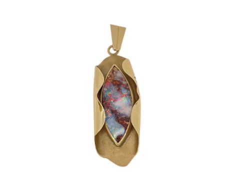 9ct Gold and Opal Pendant, 11 g. Wavy gold pendant with opal inset.6.5 cm long Condition report: Excellent Condition