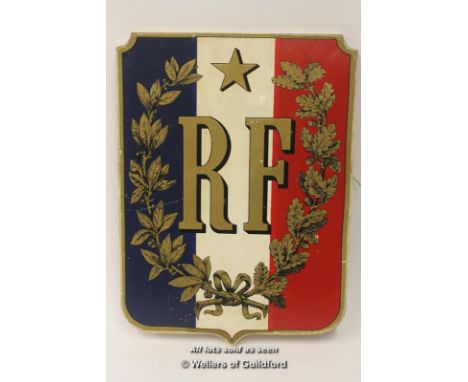 *Vintage Wooden French Republic shield (Lot subject to VAT)