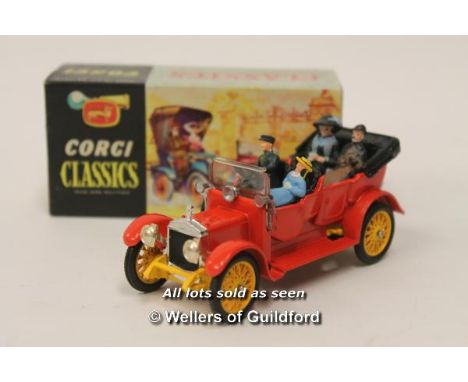 Corgi Classics no.9021, 1910 Daimler, red body, orange wheels with all four figures, very good condition, boxed with Corgi Mo