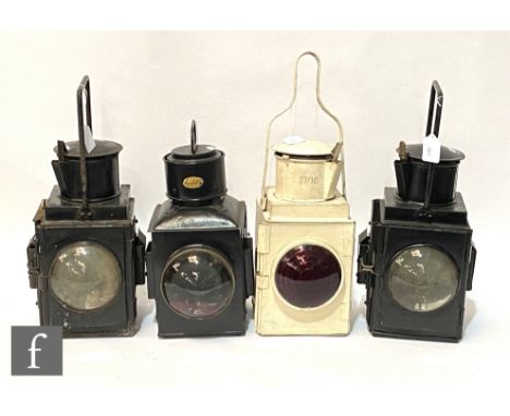 Two BR black painted guards hand lamps, a white painted BR(M) hand lamp and a Sandstar guards lamp. (4) 