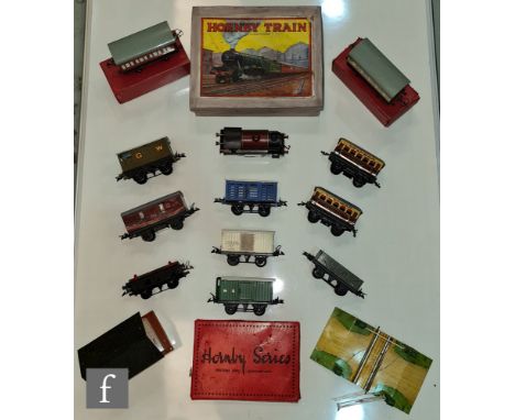 An assorted collection of O gauge Hornby and similar, to include rolling stock, two 42117 No. 21 coach 9798 cream/crimson, tw