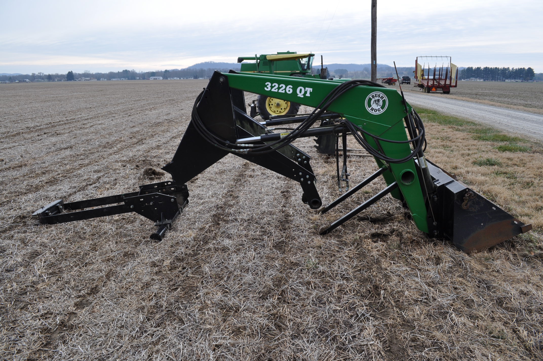 Brush hog 3226 QT loader, 72" bucket, quickattach, with mount for John Deere 4430 tractor