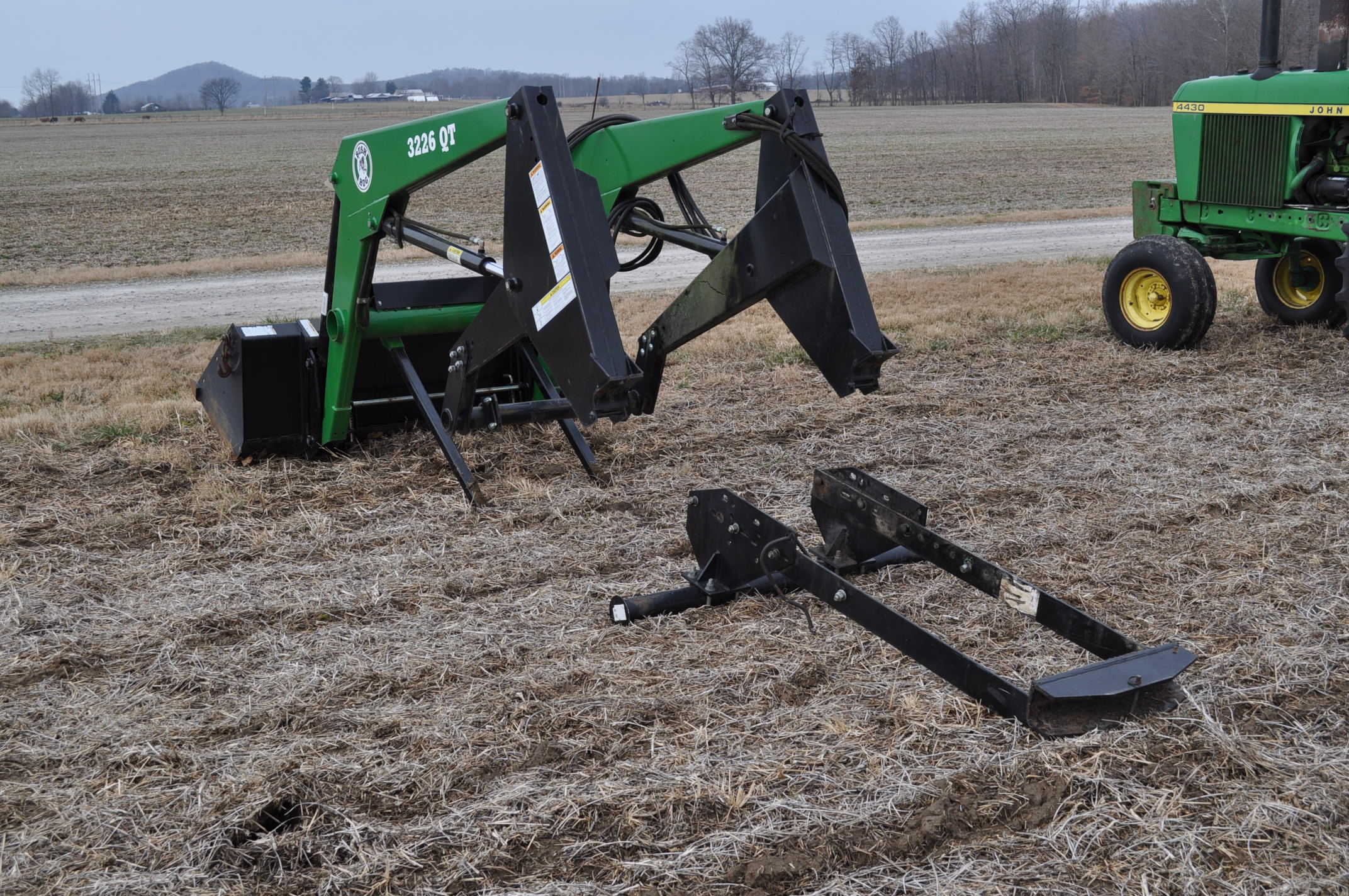 Brush hog 3226 QT loader, 72" bucket, quickattach, with mount for John