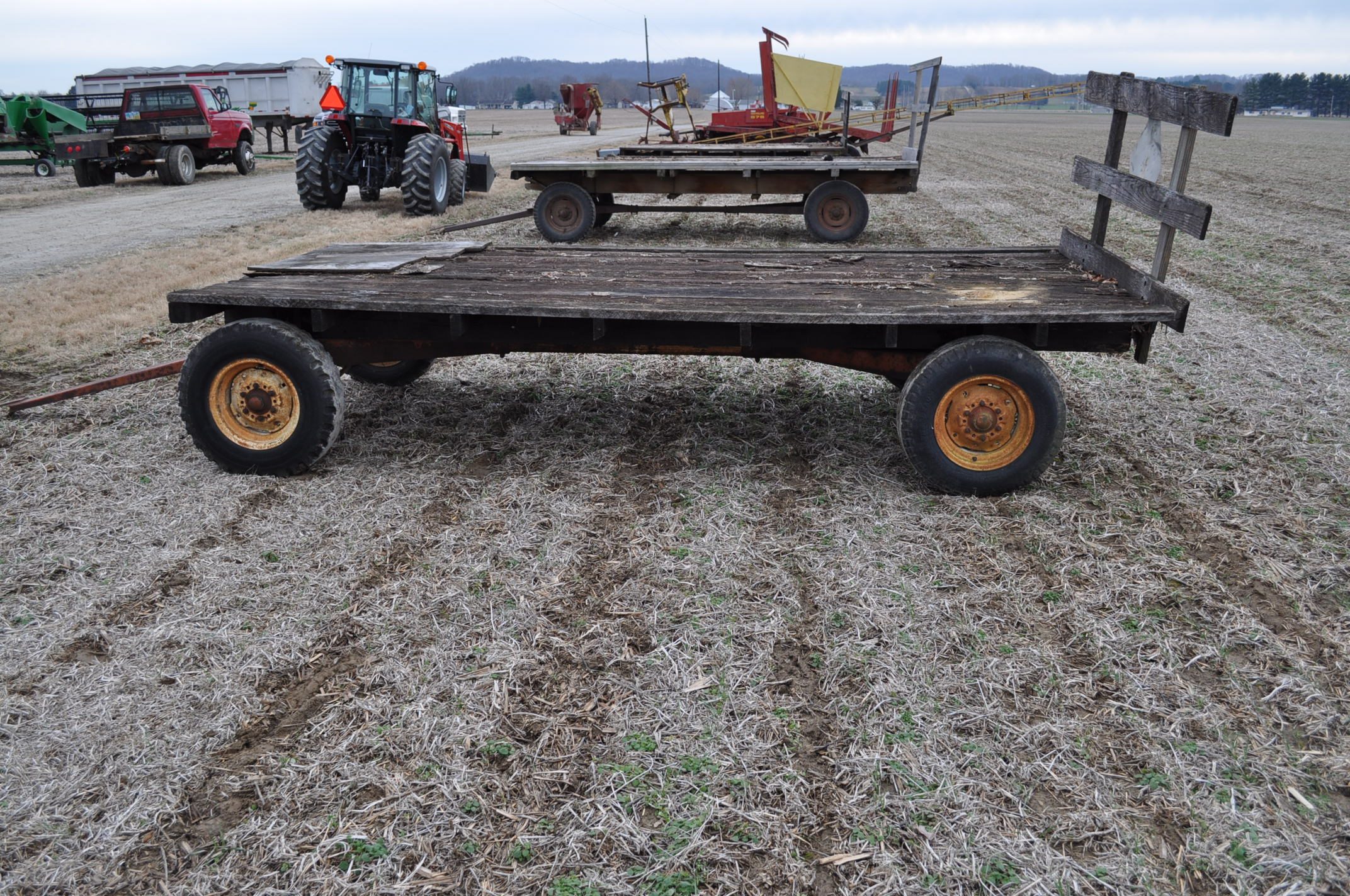 { Choice of lots 45 } 14' flat rack hay wagon, wood floor, steel gear