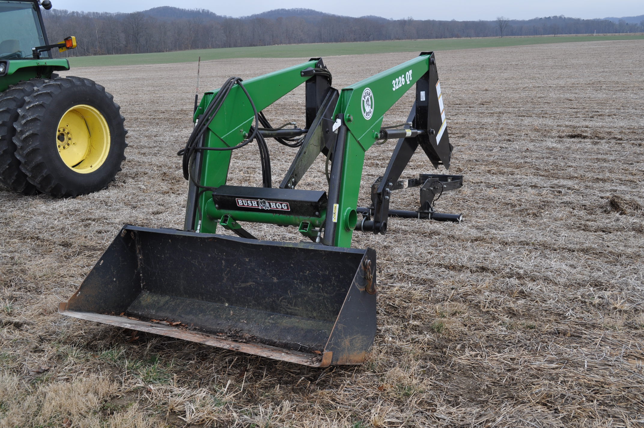 Brush hog 3226 QT loader, 72" bucket, quickattach, with mount for John Deere 4430 tractor