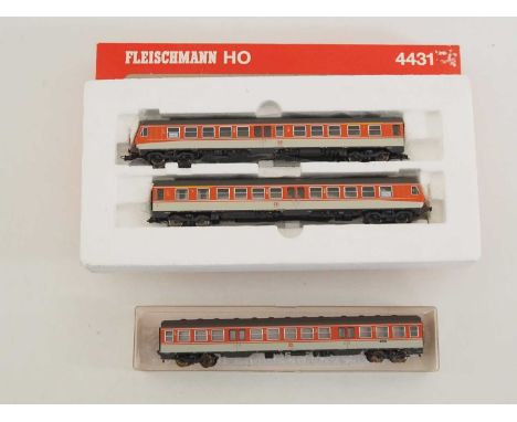 A FLEISCHMANN HO gauge 4431 German outline diesel multiple unit in DB orange/grey together with a 4432 centre car - VG in G b