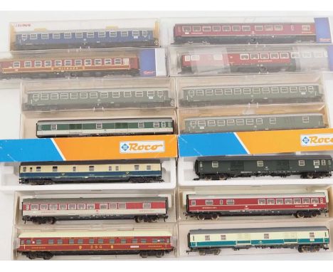 A group of HO gauge German outline bogie passenger coaches by FLEISCHMANN and ROCO - VG in G/VG boxes (14)