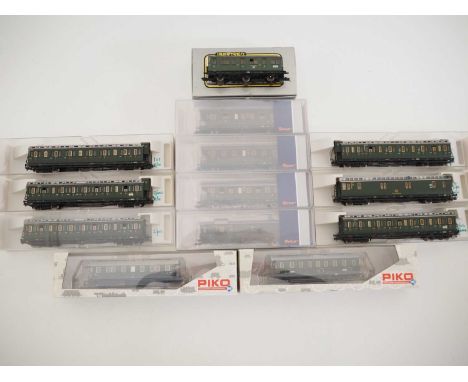A group of HO gauge German outline passenger coaches by ROCO, FLEISCHMANN, PIKO and IBERTREN - VG/E in G/VG boxes (13 coaches
