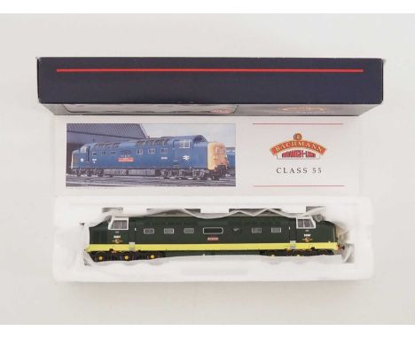 A BACHMANN OO gauge 32-525DS class 55 Deltic diesel locomotive in BR green livery 'Pinza' - DCC sound fitted - G/VG in G/VG b