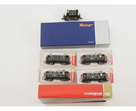 A group of HO gauge Bavarian outline rolling stock comprising a ROCO 'Glaskasten' steam locomotive and a FLEISCHMANN 4-coach 
