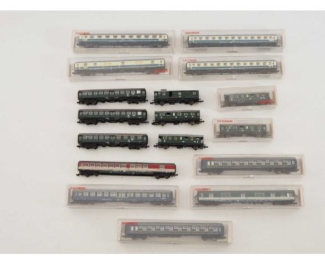 A large quantity of boxed and unboxed N gauge carriages by FLEISCHMANN - G/VG in G boxes (where boxed) (17)