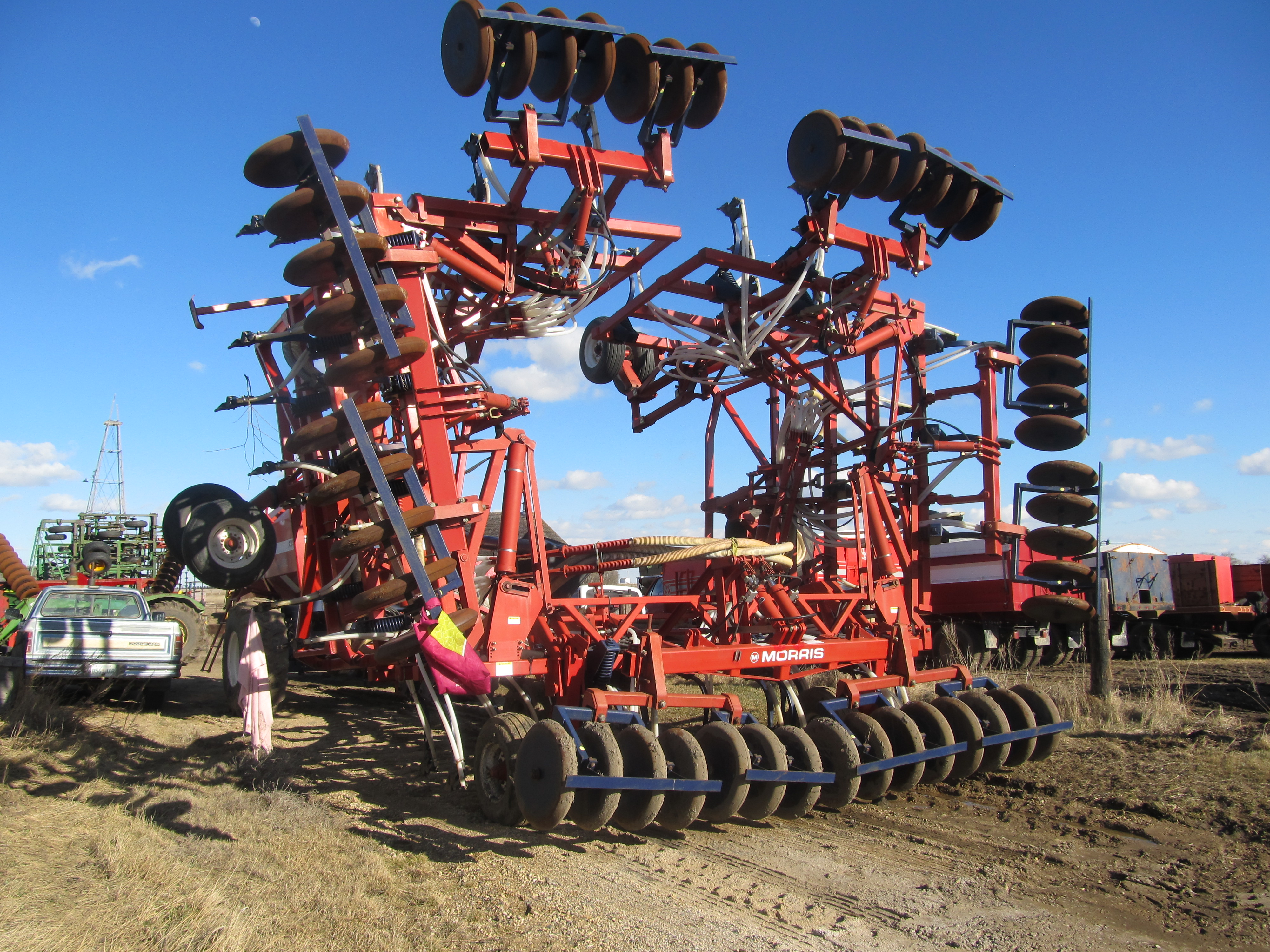 2005 MORRIS MAXIM II AIR DRILL & MORRIS 7240 AIR CART; 50 Feet, 12