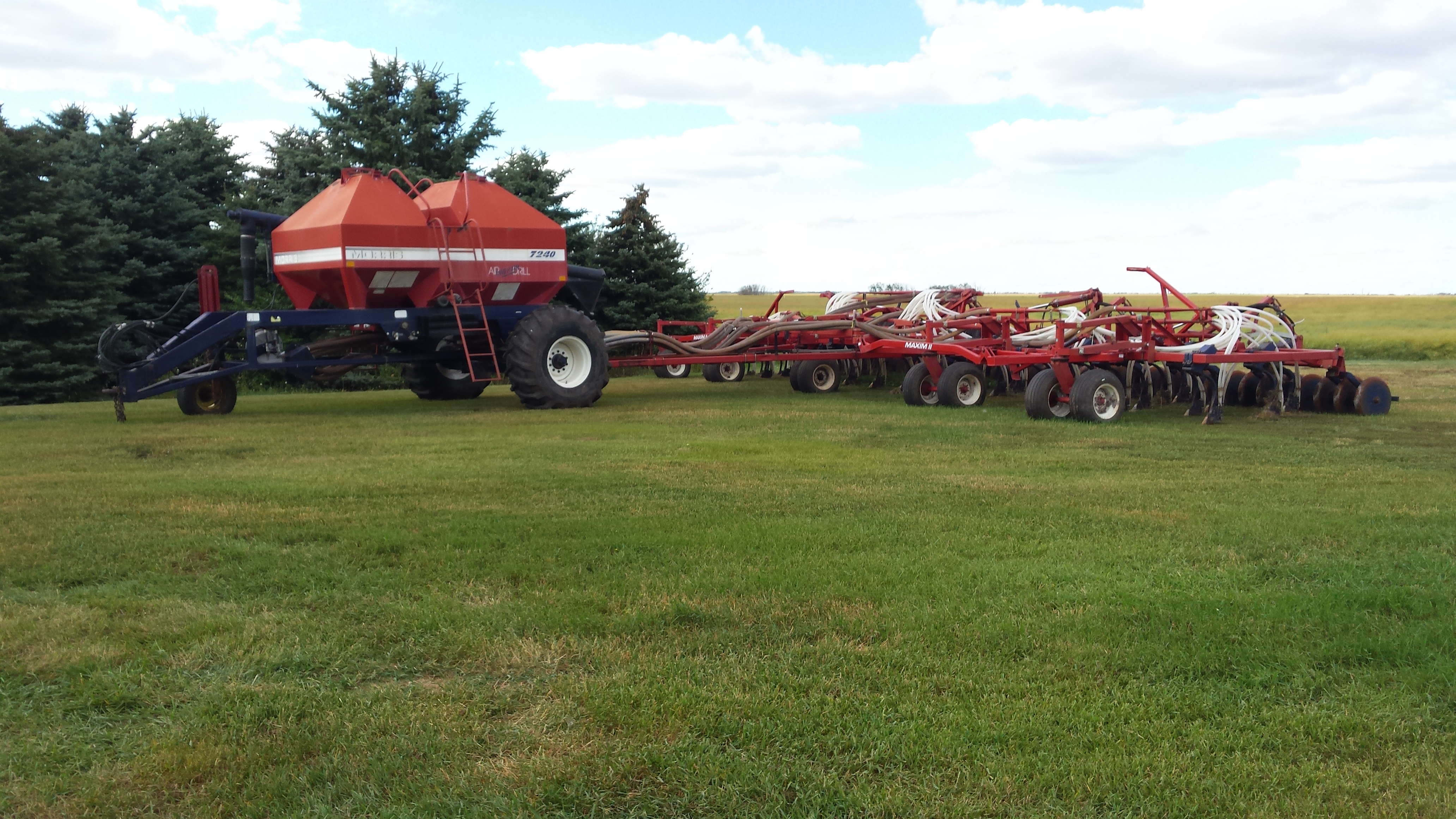 2005 MORRIS MAXIM II AIR DRILL & MORRIS 7240 AIR CART; 50 Feet, 12