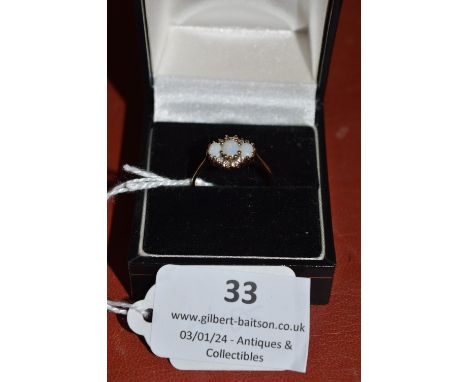 9ct Gold & Opal Ring Size: P ~1.7g 