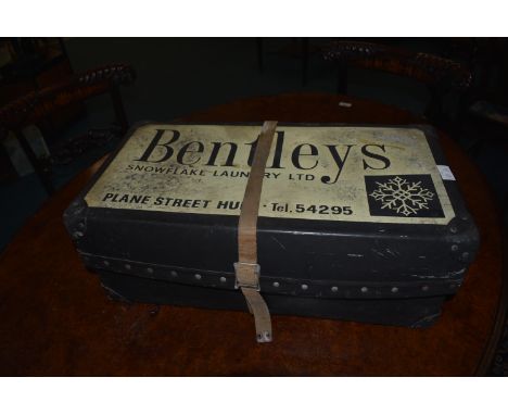 Vintage 1960's Bentleys Snowflake Laundry Box