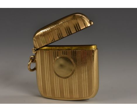 A George V 9ct gold vesta case, engine turned and centred by a vacant circular cartouche, hinged cover, 4.5cm long, Birmingha